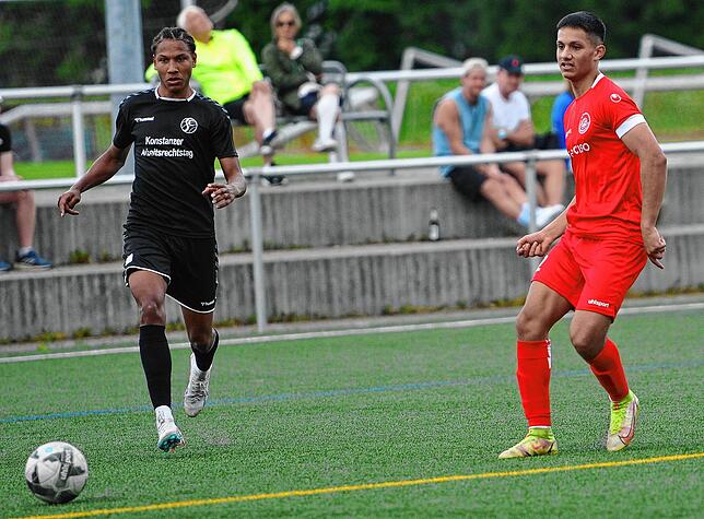 Hartnäckig lief Liam Omore in dieser Szene den FC-Verteidiger Joao Pereira an.