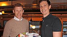 Manuel Fitz (36, links) und Marcel Bücheler (34) mit ihren Bambussocken.