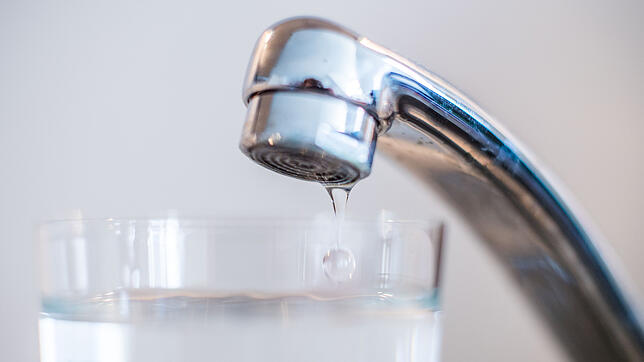 Die Wasserversorgung in der Gemeinde Rickenbach ist trotz langer Trockenperiode stabil. Bild: Lino Mirgeler/dpa
