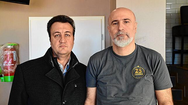 Gemeindevorsitzender Kurban Kusoglu (links) und Zafer Ekaincioglu sind emotional und persönlich tief betroffenvon dem schweren Erdbeben ...