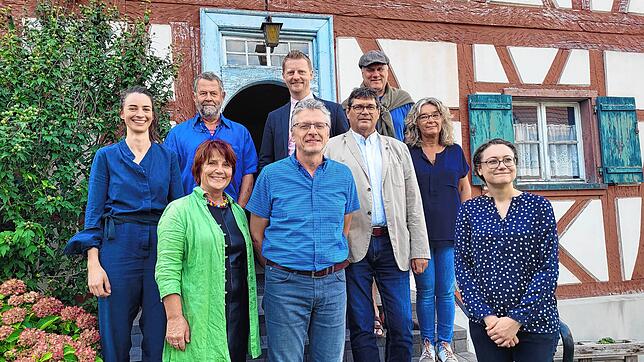 Die Organisatoren bei der Vorstellung des Programm der diesjährigen Kulturnacht vor der Alten Mühle in Markelfingen: Künstlerin Ana ...
