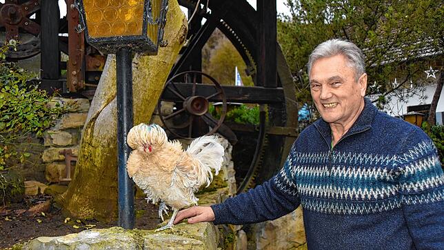 Anton Bihler hat wie seine Mitarbeiter und Lochmühlen-Besucher eine große Freude an Erna.