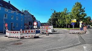 Entlang der Hohenkrähenstraße gilt derzeit eine Einbahnregelung. Nun steht eine kurzzeitige Vollsperrung an, kündigt die Stadtverwaltung an.