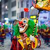 Die Basler Fasnacht beginnt am Montag nach Aschermittwoch um Punkt 4 Uhr morgens und dauert drei Tage.