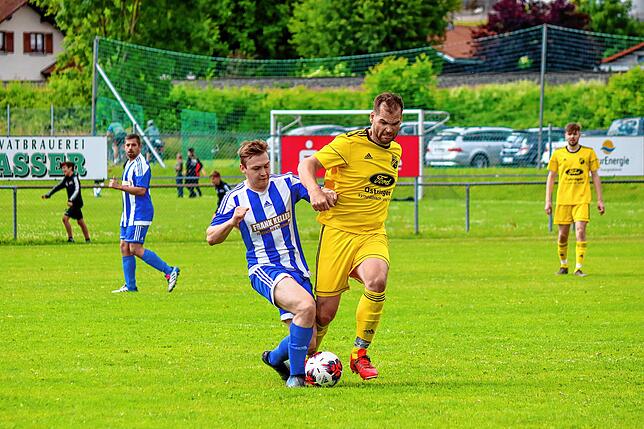 Bild 12: SV Karsau verteidigt die Tabellenspitze durch ein 2:0 beim SV Schwörstadt &ndash; und wir haben Bilder!