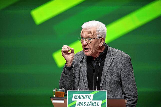 Er will eine Politik für das ganze Land machen: Baden-Württembergs Ministerpräsident Winfried Kretschmann beim Parteitag in Karlsruhe.