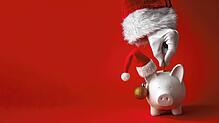 An Nikolaus gibt es Geschenke. Kurz davor kommen Millionen Beschäftigte in Deutschland  in den Genuss von Weihnachtsgeld.