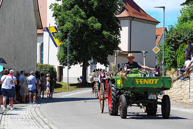 Bild 24: Dorf-Musik-Fest und Bezirksmusikfest in Menningen