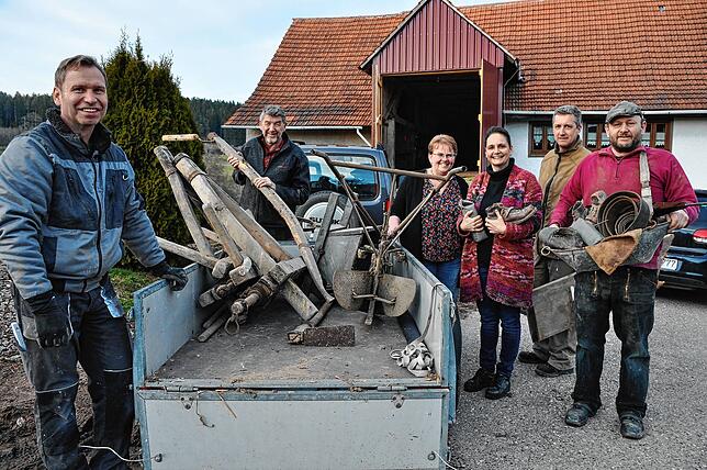 Requisiten aus Degernau und eine Scheune in Hürrlingen: Familie Lanzer aus Degernau spendete wertvolle Requisiten für die ...