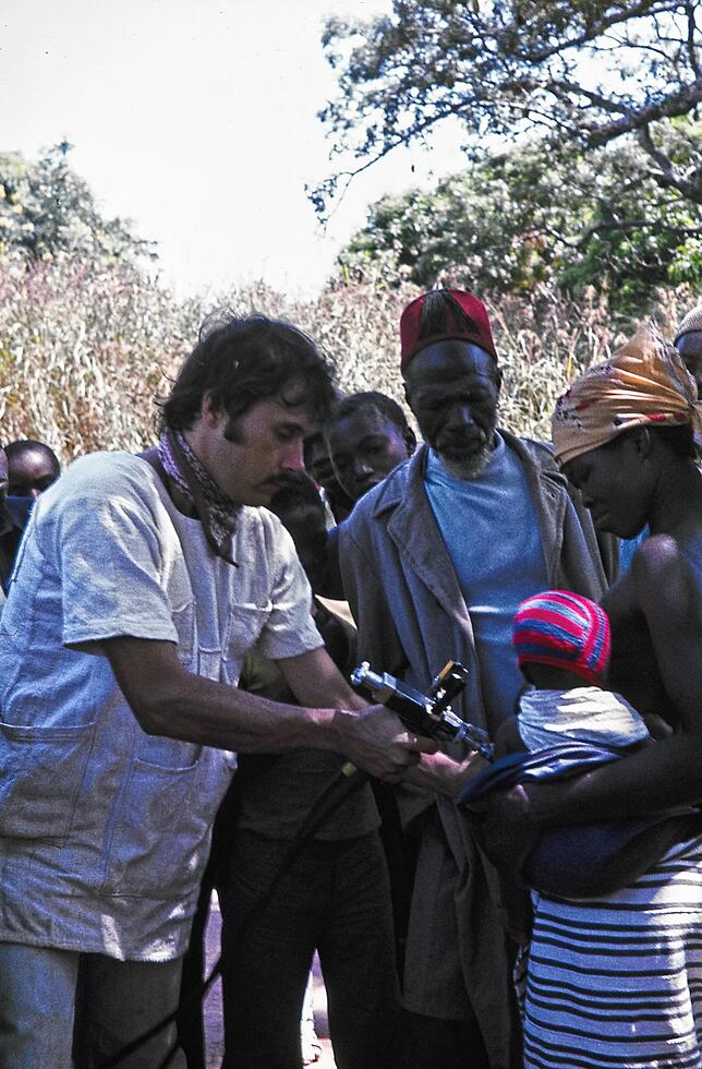 Infektionskrankheiten gehören zu den häufigsten Todesursachen auf der Welt: Der Mediziner Rolf Joist Ende der 70er Jahre im Rahmen des ...