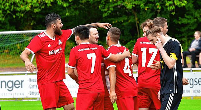 Bild 27: FC Wallbach dreht die Partie und gewinnt mit 3:2 gegen den FC RW Weilheim &ndash; und wir haben die Bilder!
