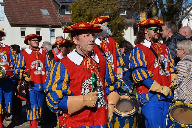 Bild 11: Bilder vom Narrentreffen der Urviecher-Zunft Bad Dürrheim: Großer Festumzug (1)