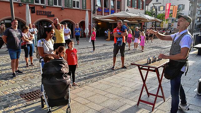 Belebte Innenstadt: Mit einem Langen Dunnschtig melden sich die Villinger Einzlhändler bei ihren Kunden zurück. Zum Einkaufsbummel gab ...