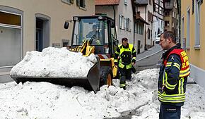 Ein Hagelschauer ging am 1. Juli über Sipplingen nieder. Feuerwehr und Bauhof beseitigten die dabei entstandenen Haufen, die sonst die ...