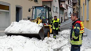 Ein Hagelschauer ging am 1. Juli über Sipplingen nieder. Feuerwehr und Bauhof beseitigten die dabei entstandenen Haufen, die sonst die ...