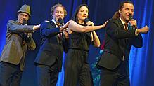 Mit ihrer Weihnachts-Show amüsierte die A-cappella-Band &bdquo;La Le Lu&ldquo; die Zuschauer im Bad Säckinger Gloria-Theater.