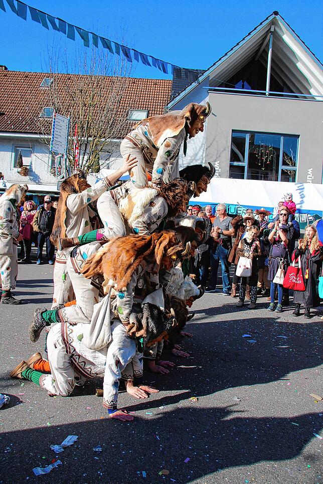 Bild 17: Bilder vom närrischen Treiben beim Treffen der Narren am Fasnachtsmontag in Stühlingen (Teil 2)