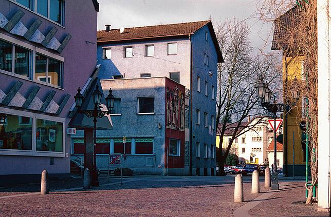 Vor der Bebauung: Blick vom Spitalplatz auf Schützenstraße Vereinshaus und Parkplatz (Lohgerbe).