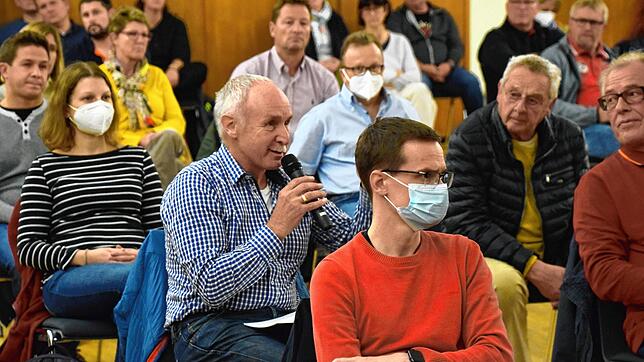 Die Einwohnerversammlung in Bodman-Ludwigshafen war gut besucht und die Bürger hatten viele Fragen.