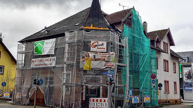 Die Stadtverwaltung will das Brandhaus an der Bertholdstraße abreißen lassen. Jetzt ergeht eine Abbruchverfügung.