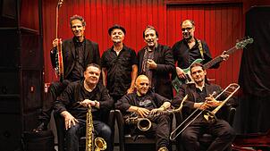 Gruppenbild ohne Dame: Diese sieben Musiker bringen Blues mit in die Lutherkirche, mit dabei ist dann auch Sängerin Agathe Paglia. Foto: ...