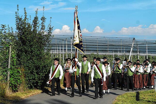 Bild 24: Bilder vom Sternmarsch und Fahneneinmarsch zum 175-jährigen Bestehen der Musikkapelle Ailingen