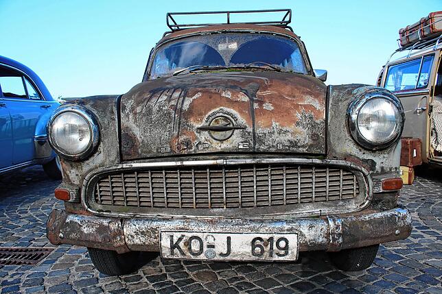 Hat dieser Opel Olympia Caravan, Baujahr 1956, nun Patina oder ist er einfach nur eine Rostlaube? Das Auto gehört Professor ...