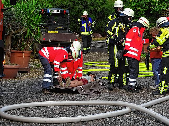 Bild 13: Heiligenberger Feuerwehr übt bei der Hofstetter Mühle