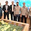 Der BUND-Vorsitzende Olaf Bandt (von links), Grünen-Staatssekretär Andre Baumann, der Geschäftsführer des BUND-Landesverbands Rolf ...
