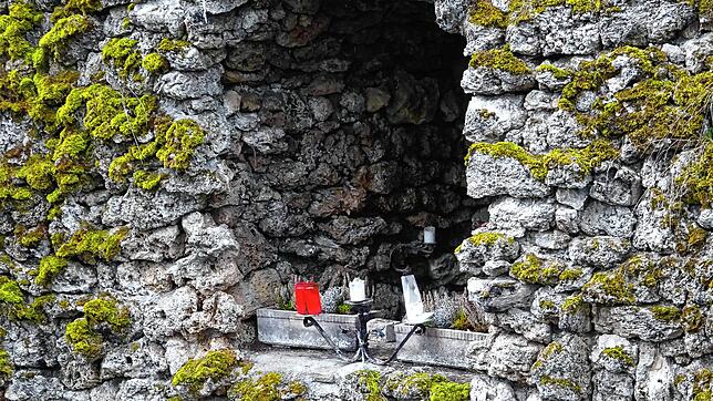 Seit Jahren ist die idyllisch gelegene Elsenau mit der Marienstatue in ihrer Grotte über dem Wasserfall ein wichtiger und bekannte ...