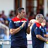 Aurelio Baratta, Trainer der zweiten Mannschaft des 1. FC Rielasingen-Arlen, feuert seine Spieler beim 2:2-Unentschieden gegen Türk. SV ...