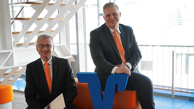 Gehen nun getrennte Wege: Volksbankchef Werner Thomann (links) und sein bisheriger Vorstandskollege Martin Walz, der vom Aufsichtsrat ...