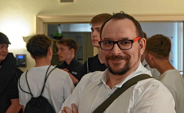 Sascha Ziegelbauer, kommissarischer Rektor der Realschule, ist von den Schülern und der Idee der Polizei beeindruckt.