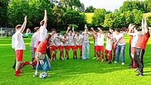 Hier feiert die A-Jugend der SG Markelfingen nach dem Sieg gegen die SG Dettingen-Dingelsdorf.
