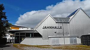 Auftrittsort für das Neujahrskonzert: die Jahnhalle. Archivfoto: Löffler