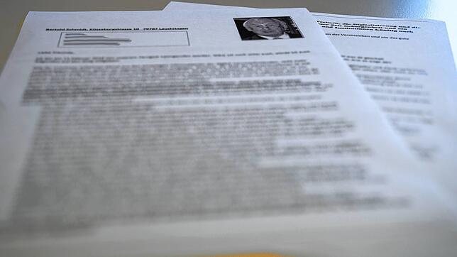 Dieses Schreiben, das als Absender den 2016 verstorbenen Alt-Bürgermeister Bertold Schmidt ausweist, wurde in Lauchringen an ...