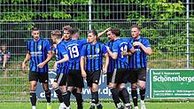 Torjubel beim SV Orsingen-Nenzingen zum Ausgleich gegen den SC Markdorf durch Lennart Feldt.
