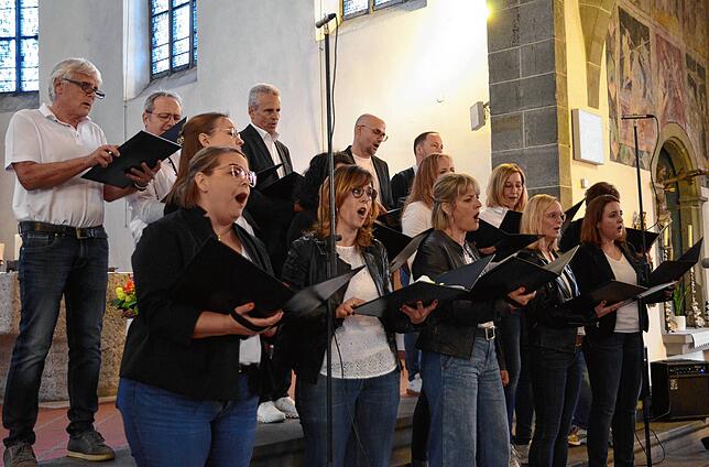 Premiere im vergangenen Jahr: Zur Eröffnung der Musiknacht sang ein Kirchenchor-Ensemble Lieder aus der Rockoper „Eversmiling Liberty“.