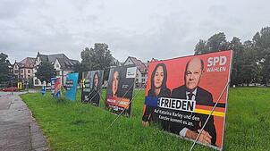 Großplakate vor der letzten Europawahl: Den Parteien und Wählervereinigungen ist es auch künftig erlaubt, jeweils vier dieser Plakate in ...