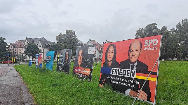 Großplakate vor der letzten Europawahl: Den Parteien und Wählervereinigungen ist es auch künftig erlaubt, jeweils vier dieser Plakate in ...