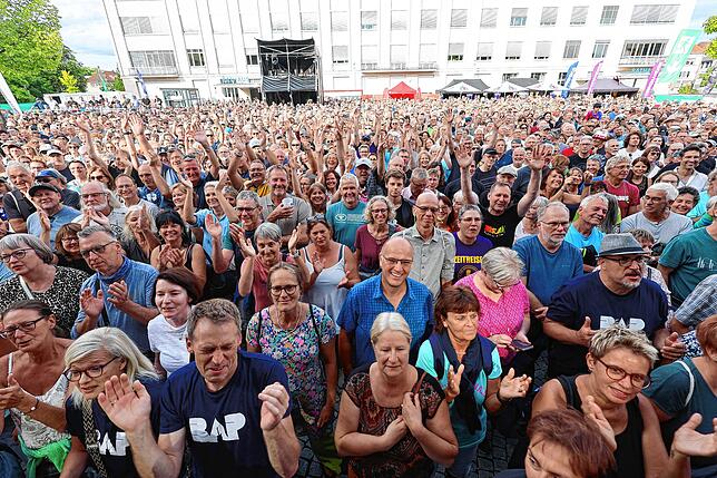 Bild 19: Einzigartige Stimmung beim BAP-Konzert auf dem Hohentwielfestival in Singen: Die besten Fotos gibt es hier