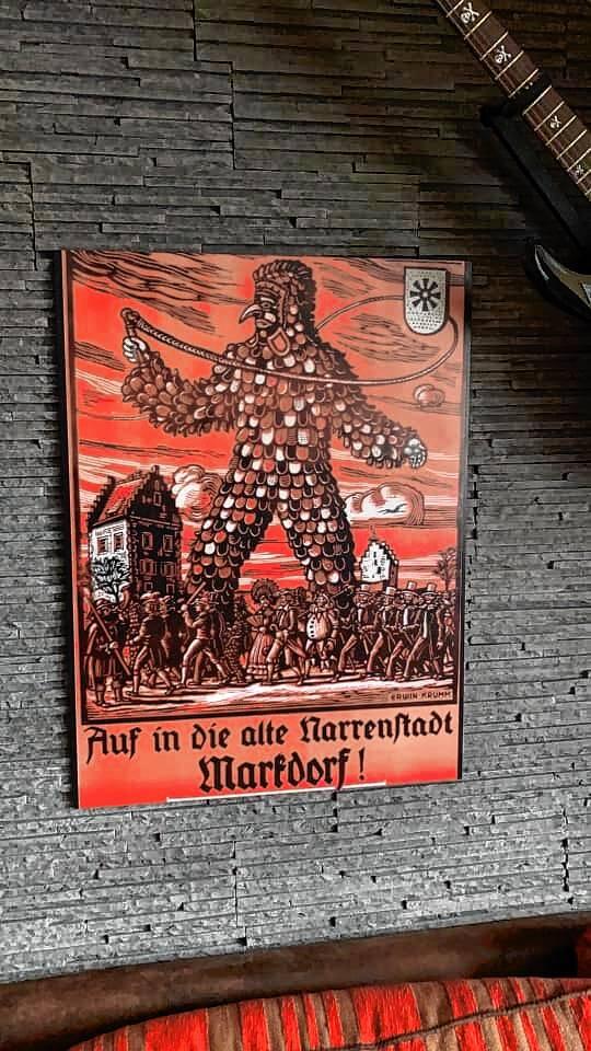 Dieses Plakat aus den 30er-Jahren ist ein Duplikat, das sich Kevin Maraun anfertigen ließ und den Markdorfer Hänseler zeigt.