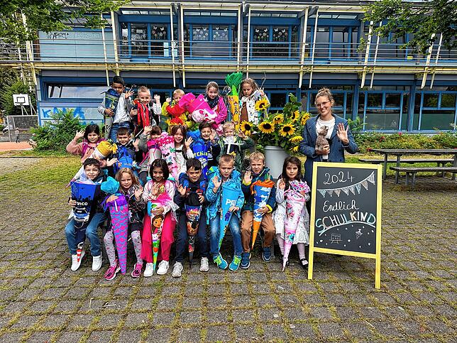 18 Kinder sind in die Klasse 1a der Zelschule eingeschult worden. Klassenlehrerin ist Sophia Waßmer.