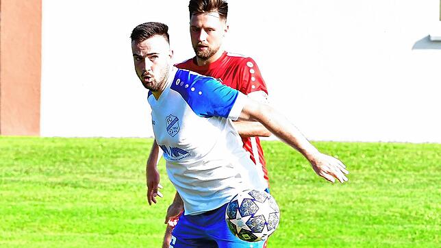 Tolles Tor: Beim 4:0 des FC Geißlingen im Kellerduell gegen den SV Albbruck verwandelte Dominik Flum (vorn auf dem Archivfoto) einen ...