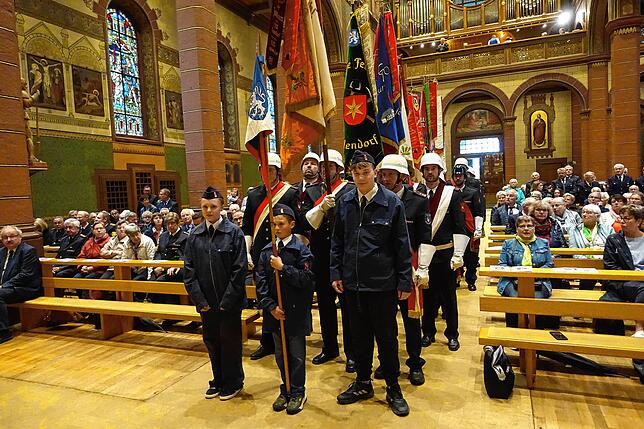 Bild 35: Floriansmesse mit den Feuerwehrabteilungen des Landkreises