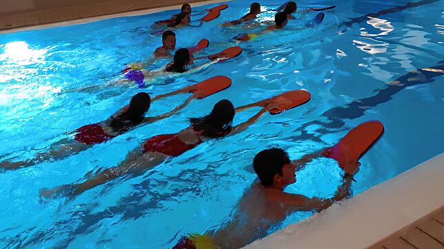 In Zusammenarbeit mit der DLRG-Ortsgruppe wird die Burkhard-von-Hohenfels-Schule ab kommendem Schuljahr erstmals Schwimmen im Unterricht ...