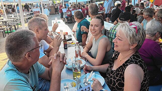 Bild 4: So schön wird beim Dorffest in Dangstetten gefeiert