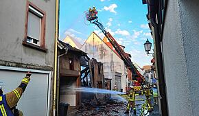 Auf einem Balkon dieses Hauses in der Villinger Goldgrubengasse soll das Feuer ausgebrochen sein.