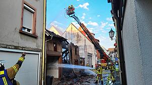 Auf einem Balkon dieses Hauses in der Villinger Goldgrubengasse soll das Feuer ausgebrochen sein.
