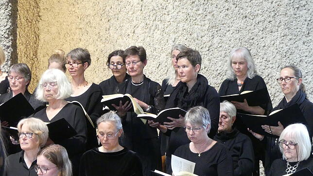 Drei Chöre, fünf Solisten und das Barockorchester führen die Matthäuspassion von Johann Sebastian Bach in der evangelischen ...